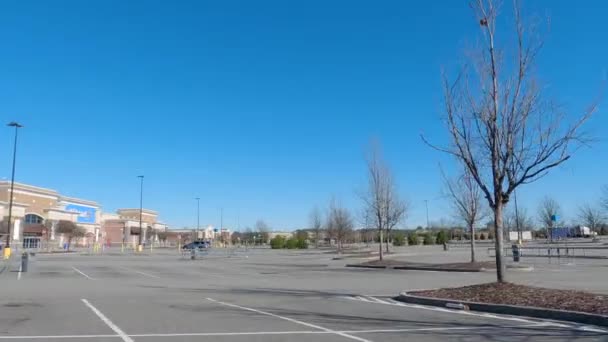 Grovetown Usa Walmart Super Center 주차장 차량맑은 하늘을 — 비디오
