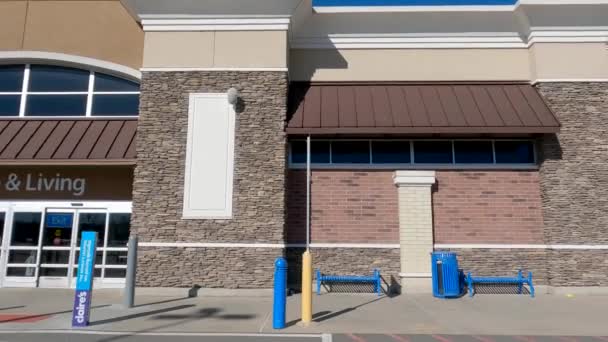 Grovetown Usa Walmart Super Center Store Front Exterior Pan Close — Video