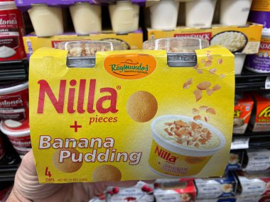 Grovetown, Ga USA - 01 06 23: grocery store Nabisco Nilla banana pudding cups