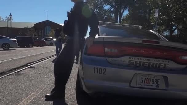Augusta Usa Richmond County Sheriffs Department Police Officer Close Surround — Stockvideo