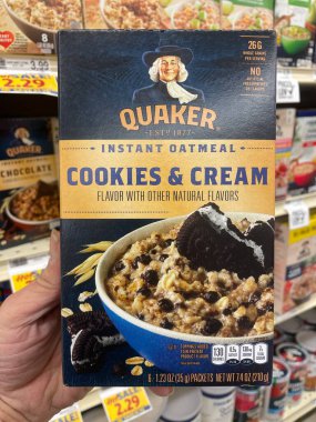 Grovetown Ga USA - 01: 24 23: Market Quaker Yulaf ezmeli kurabiye ve krema