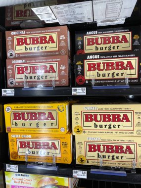 Grovetown, Ga USA - 02-01 23: Market Bubba Burgers ve fiyat etiketi