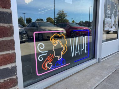 Grovetown, Ga USA - 10 25 22: Perakende mağaza neon levhası girişi