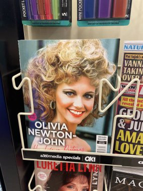 Grovetown, Ga USA - 10 25 22: Market Olivia Newton John bir dergi kapağında
