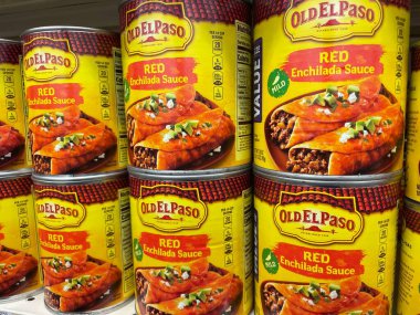 Grovetown, Ga USA - 10 25 22: Raftaki Eski El Paso Marketi kırmızı sos