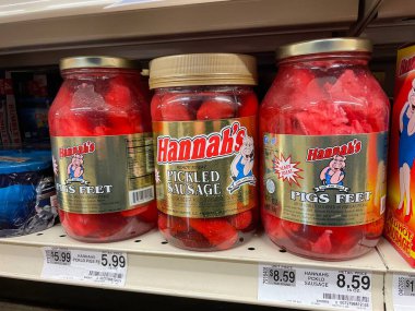 Grovetown, Ga USA - 10 25 22: Market Hannah 's domuz ayağı ve sosis çeşitliliği