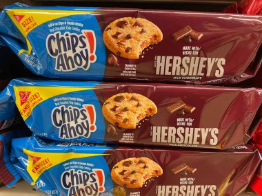Grovetown, Ga USA - 03 10 10 23: Market nabisco Chips Hersheys ile Ahoy kurabiyeleri