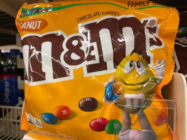 Grovetown, Ga USA - 03 10 10 23: Market şekerleme bölümü MM 'in fıstık aile büyüklüğü