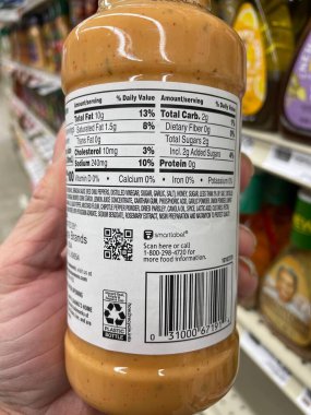 Grovetown, Ga USA - 03 10 23: Market P.F Dynamite çiftlik beslenme etiketini değiştirdi