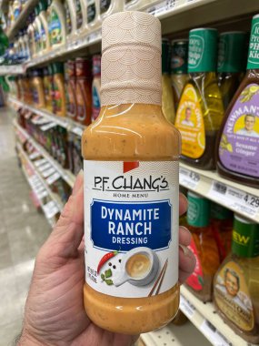 Grovetown, Ga USA - 03 10 23: Market P.F Dynamite çiftlik sosunu değiştirdi