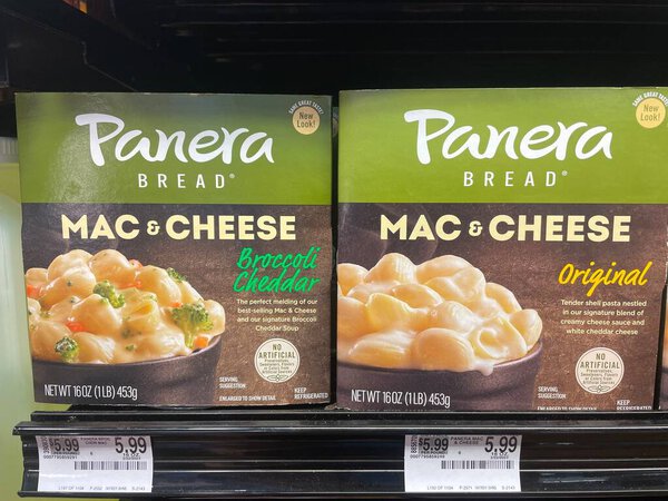 Grovetown, Ga USA - 03 10 23: Продуктовый магазин Panera Mac и сырный ужин