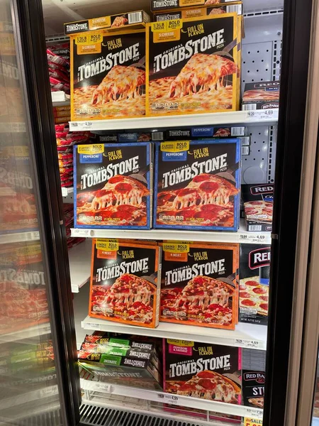 Grovetown Usa Lebensmittelgeschäft Tombsone Tiefkühlpizza — Stockfoto
