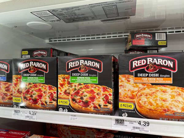 Grovetown, Ga USA - 11 10 22: Магазин замороженной пиццы Red Baron