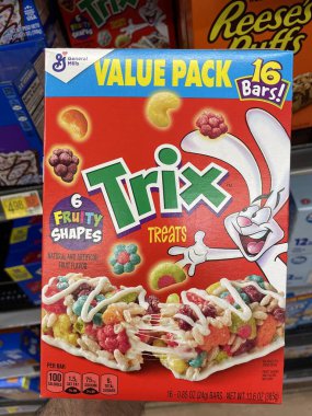Martinez, Ga USA - 03: 12 Walmart dahili kahvaltı çubukları Trix değeri paketi