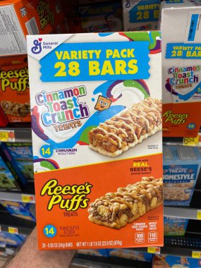 Martinez, Ga USA - 03: 12 Walmart dahili kahvaltı barları Tarçınlı kraker pişiriyor.