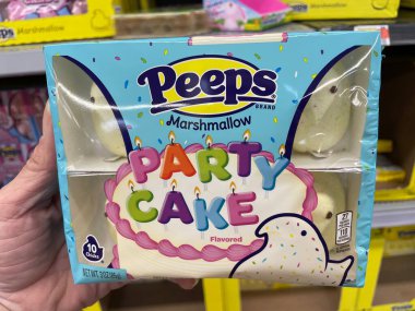 Martinez, Ga USA - 03: 12 Walmart İç kesim şeker partisi şekerleme marşmelovlarını dikizliyor