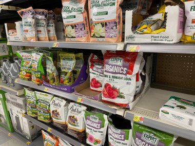 Martinez, Ga USA - 03: 12: Walmart iç organik bitki torbaları ve fiyatları