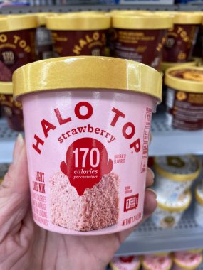 Martinez, Ga USA - 03: 12 Walmart dahili Halo Top küçük fincan kek karışımı çilek