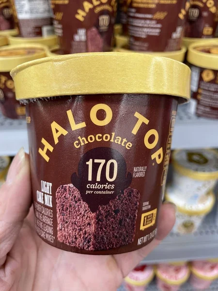 Martinez, Ga USA - 03: 12 Walmart dahili Halo Top küçük kek karışımı çikolata