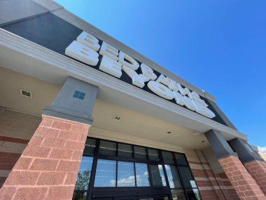 Augusta, Ga USA - 09: 20 22: Bed Bath and Beyond perakende mağazası bina tabelasına bakıyor