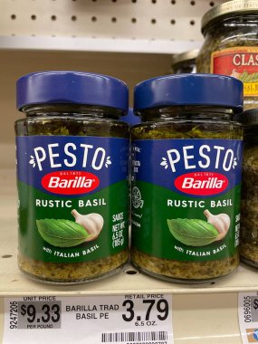 Grovetown, Ga USA - 03: 12 Market Barilla Pesto: Cam kavanozda