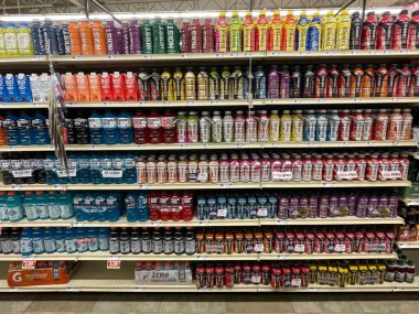 Grovetown, Ga USA - 10 22 22: Market, spor içecek bölümü güç ve vücut zırhı