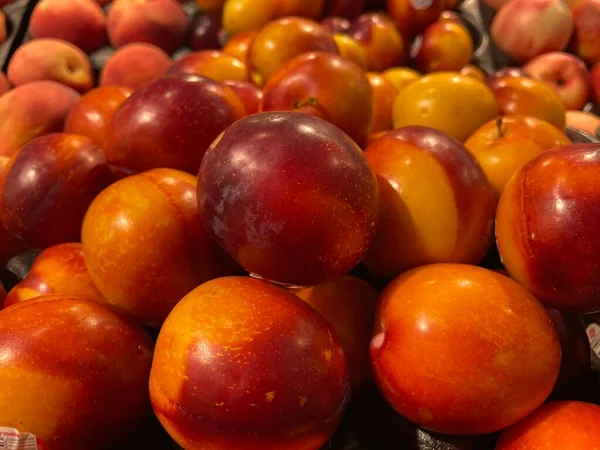 Grovetown Usa Grocery Store Fresh Plums Productions Department Display — 스톡 사진