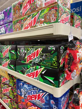 Grovetown, Ga USA - 122 22: Market sodası MTN Dew bayram meyveli deprem 12 paket
