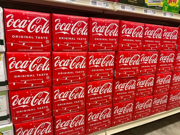 Grovetown Eua Grocery Store Soda Coca Cola Pacotes Empilhados Vista — Fotografia de Stock