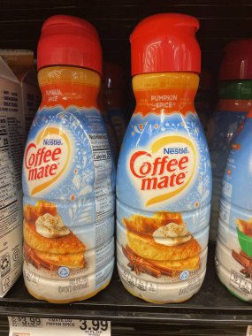 Grovetown, Ga USA - 11 10 22: Market Kahve Mate kremalı balkabağı baharatı