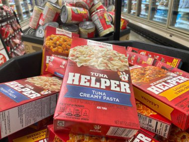 Grovetown, Ga USA - 11 10 22: Market Hamburger Helper teşhir kutusu