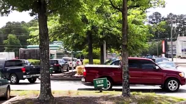 Lilburn Usa Krispy Kreme Donat Antrian Panjang Mobil Drive Thru — Stok Video