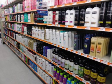 Stone Mountain, Ga USA - Ocak 2018: Big Lots 2018 perakende indirimli mağaza iç şampuan bölümü