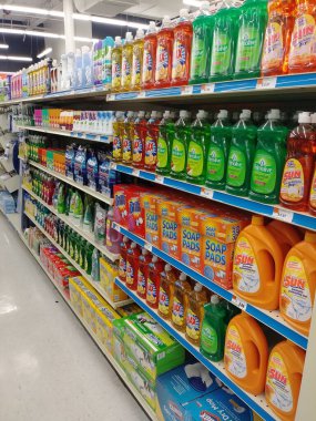 Stone Mountain, Ga USA - Ocak 2018: Big Lots 2018 perakende indirimli mağaza iç çamaşır deterjanı bölümü