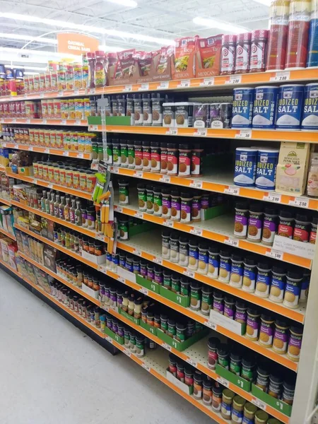 Stone Mountain, Ga USA - Ocak 2018: Büyük Alanlar 2018 perakende indirimli konserve malları