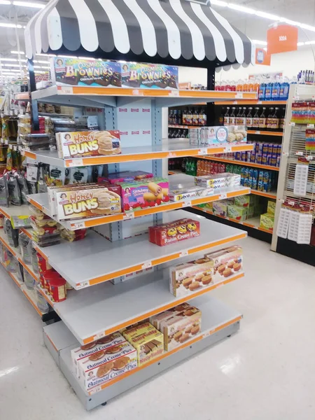 stock image Stone Mountain, Ga USA - 06 01 2018: Big Lots 2018 retail discount store interior little debbie snack cake display