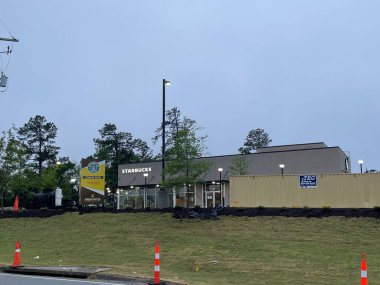 Grovetown, Ga USA - 04: 30 23: NEW Starbucks Restoran dış sokak manzaralı