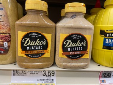 Grovetown, Ga USA - 03 14 23: Market Dukes hardalı çeşitliliği