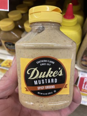 Grovetown, Ga USA - 03 14 23: Market Dukes hardal aromalı toprak