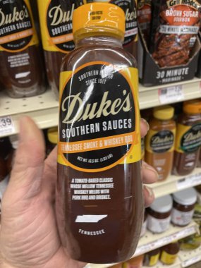 Grovetown, Ga USA - 03 14 23: Market Dukes Güney Barbekü sosu