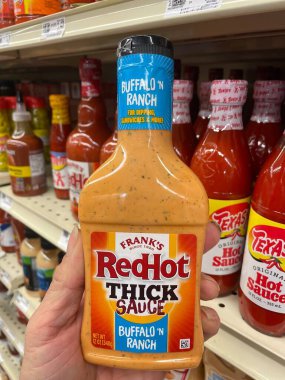 Grovetown, Ga USA - 03 14 23: Market Franks Red Hot koyu sos
