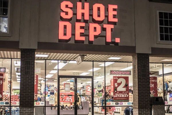 Augusta Usa Shoe Dept Shoe Retail Store Exterior Night — Stock Photo, Image