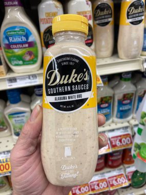 Grovetown, Ga USA - 03 14 23: Market Dukes Alabama beyaz barbekü sosu
