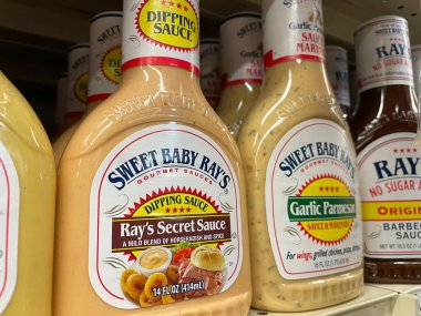 Grovetown, Ga USA - 03 14 23: Market Sweet Baby Rays sosu iyon rafı
