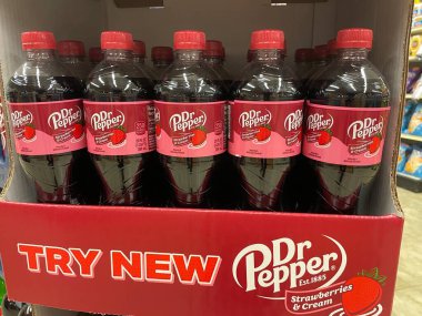 Grovetown, Ga USA - 03 14 23: Market Dr Pepper soda şişeleri