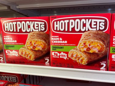 Grovetown, Ga USA - 03 14 23: Market Hot Pocket dondurulmuş atıştırmalıklar bir rafta