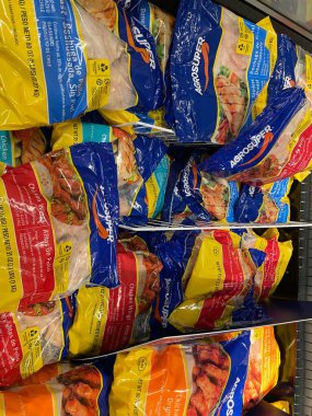 Hephzibah, Ga USA - 04 04 04 23: IGA Market Agrosuper çiğ paketlenmiş tavuk