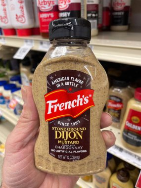Grovetown, Ga USA - 04 04 04 23: Food Lion market Frenchs dijon hardalı