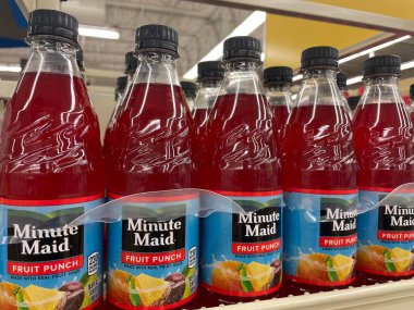 Grovetown, Ga USA - 04 04 04 23: Food Lion bakkal dükkanı: Minute Maid meyveli punç 6 paket