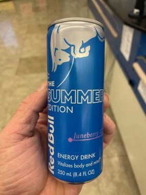 Grovetown, Ga USA - 05: 05 23: Market June Berry Red Bull